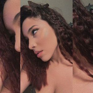 I’m Kathleen,I’m 22 Years Old Single Mom And Selling On PoshMark To Get By♥️